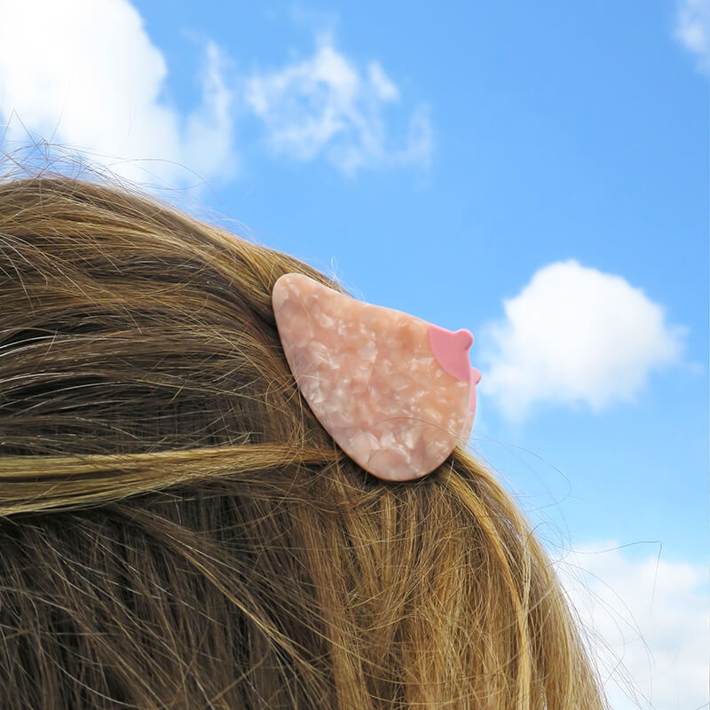 Breast-shaped hair clip in woman's hair Nudie Co
